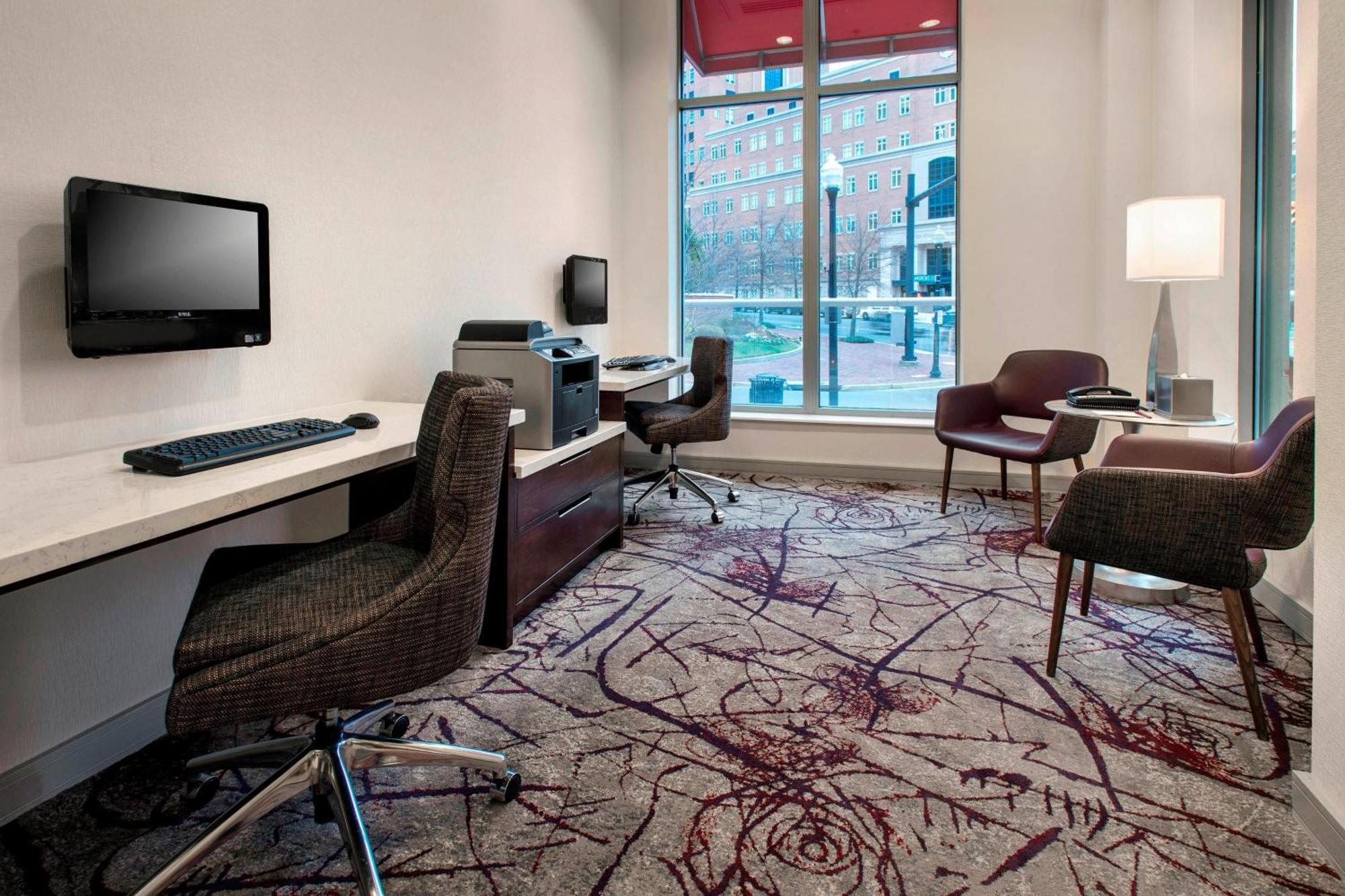 Residence Inn Alexandria Old Town South At Carlyle Экстерьер фото