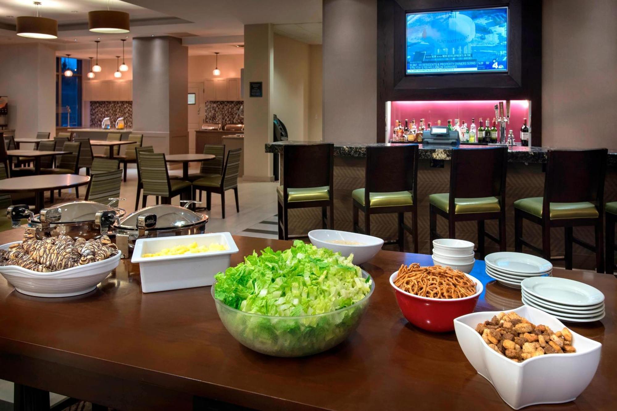 Residence Inn Alexandria Old Town South At Carlyle Экстерьер фото