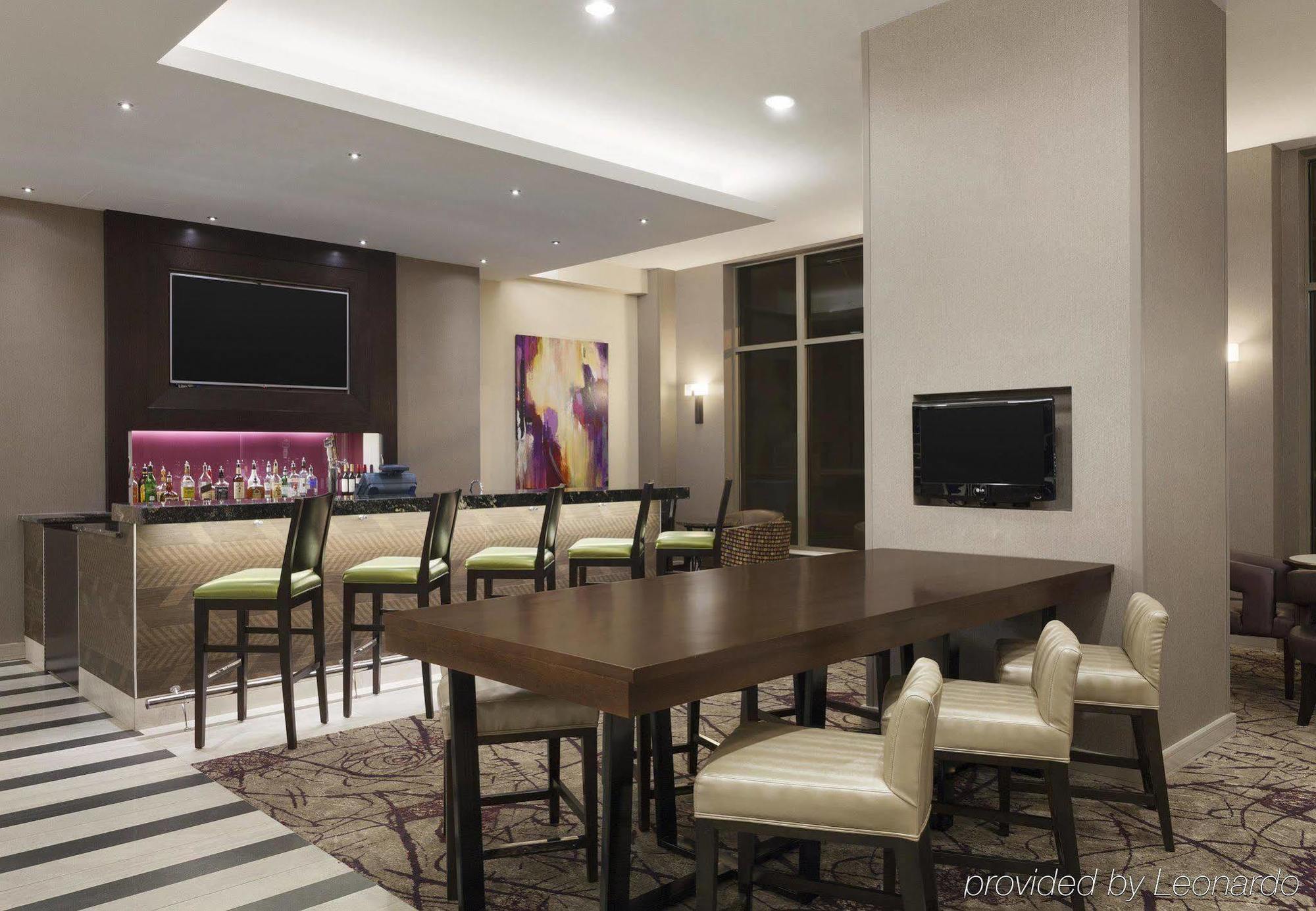 Residence Inn Alexandria Old Town South At Carlyle Ресторан фото
