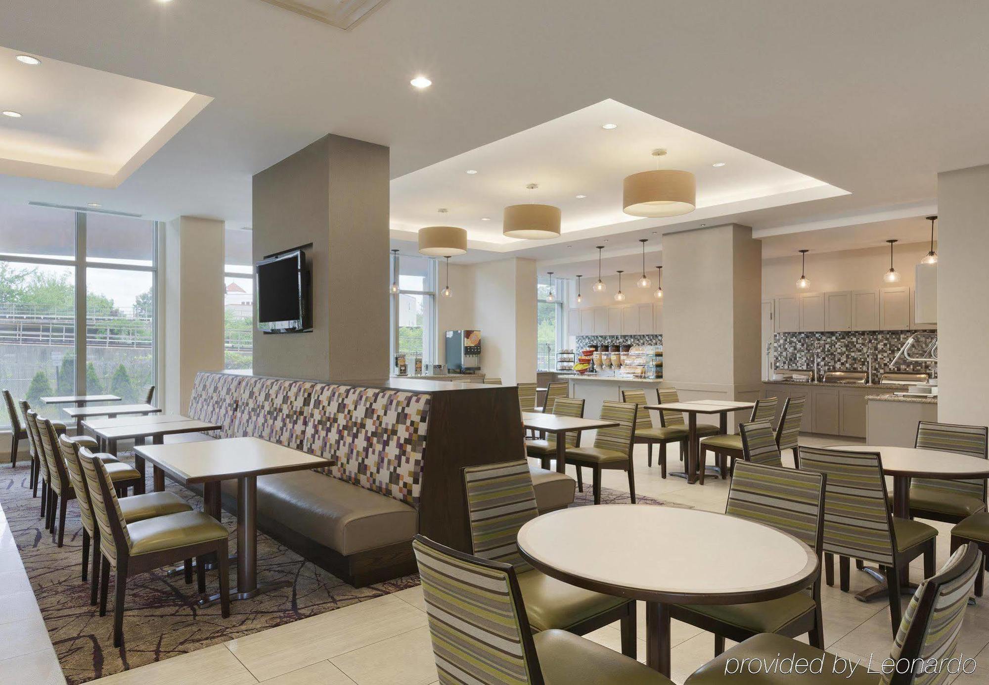 Residence Inn Alexandria Old Town South At Carlyle Ресторан фото
