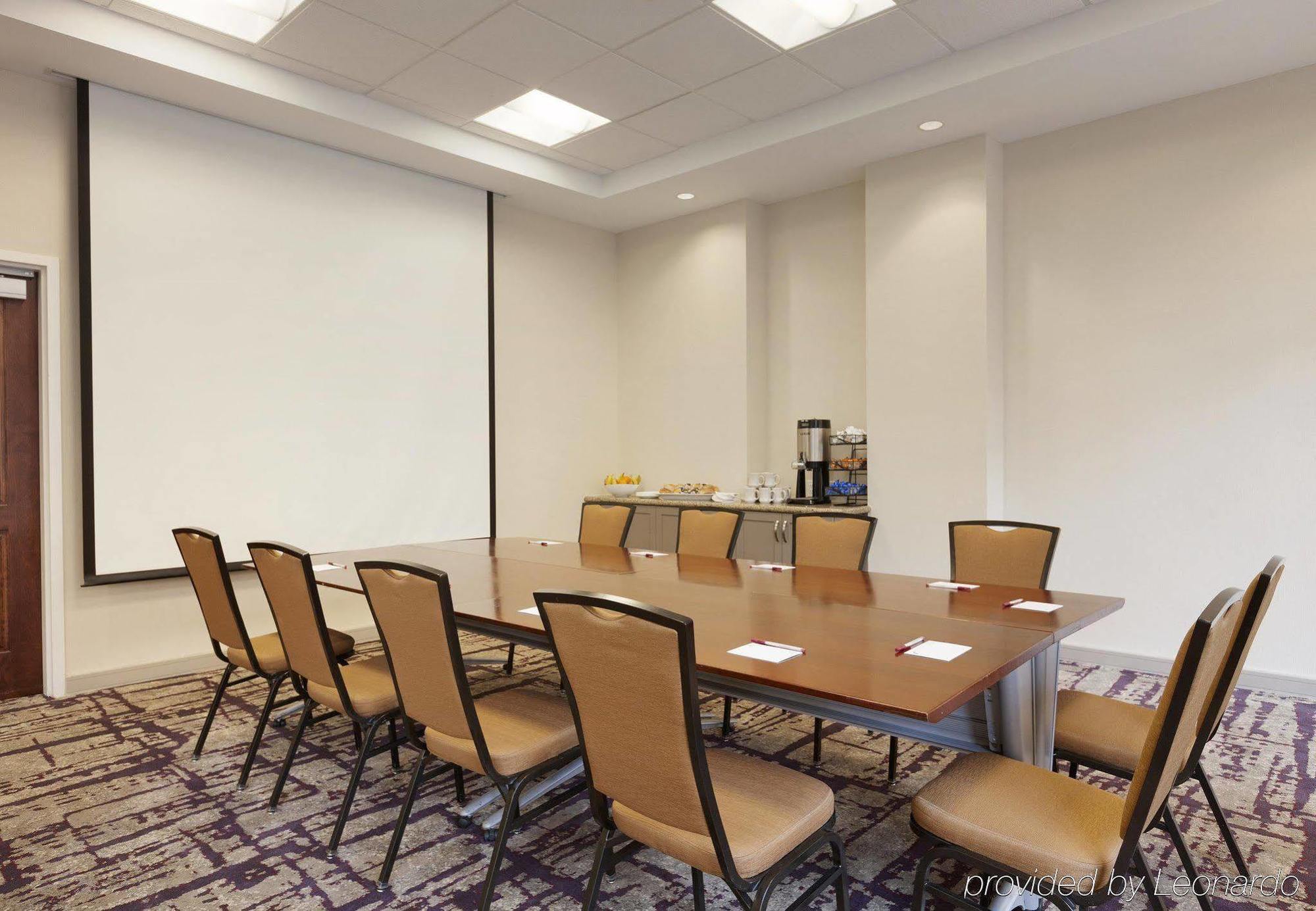 Residence Inn Alexandria Old Town South At Carlyle Бизнес фото