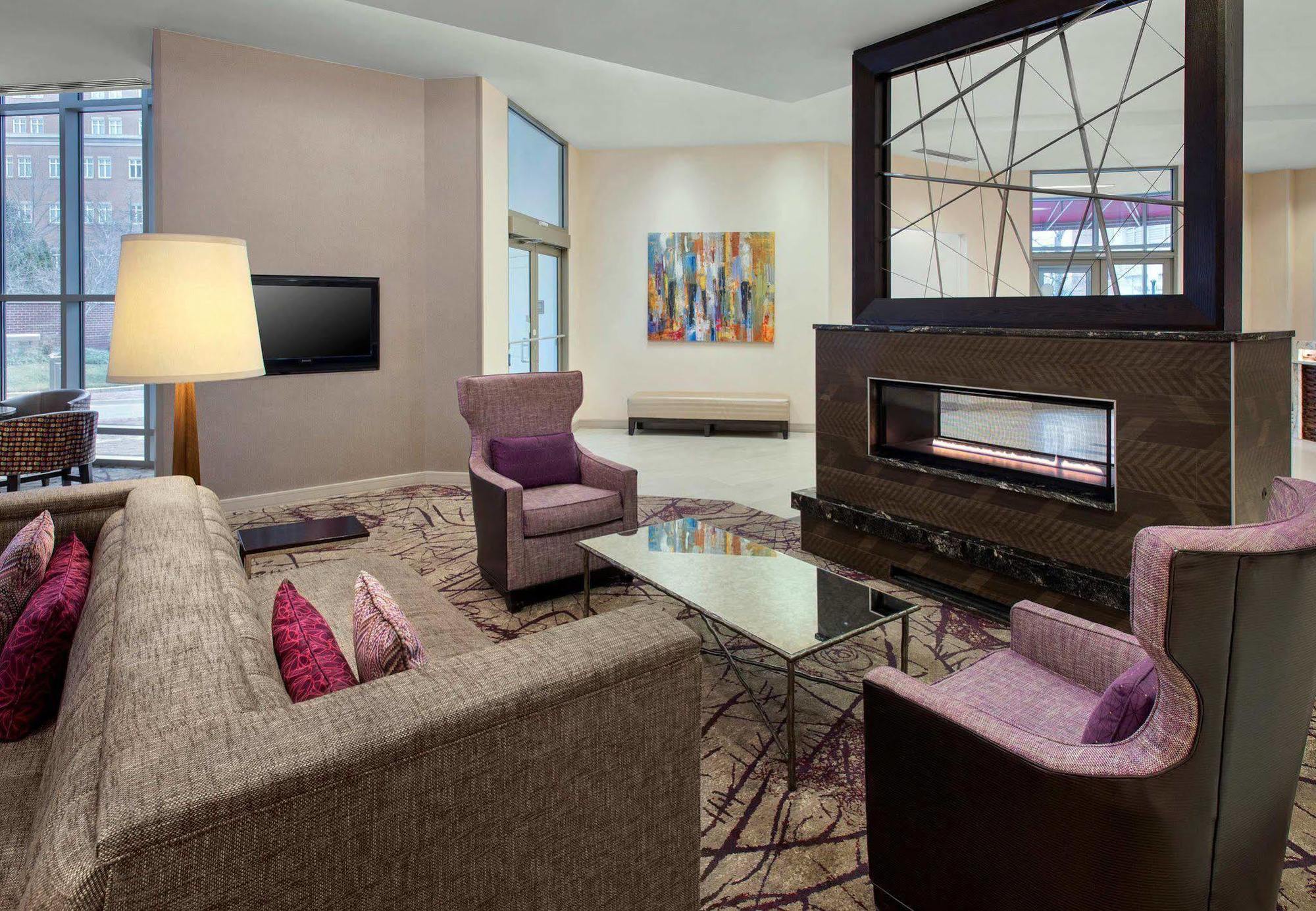 Residence Inn Alexandria Old Town South At Carlyle Экстерьер фото