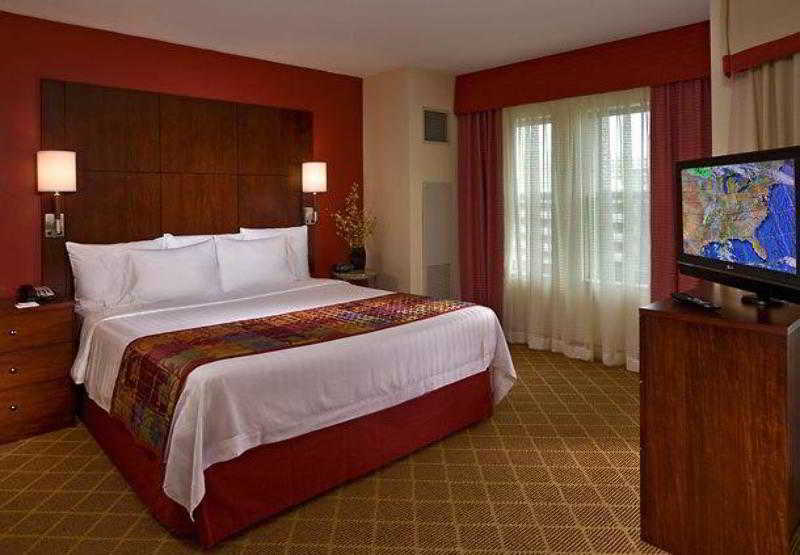 Residence Inn Alexandria Old Town South At Carlyle Экстерьер фото